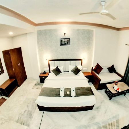Hotel Tripli Udajpur Zewnętrze zdjęcie