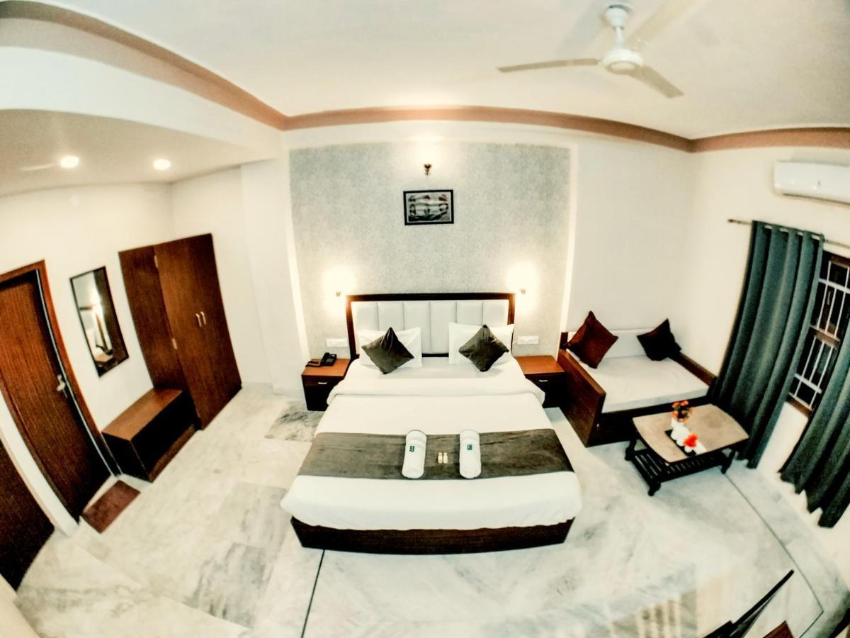 Hotel Tripli Udajpur Zewnętrze zdjęcie