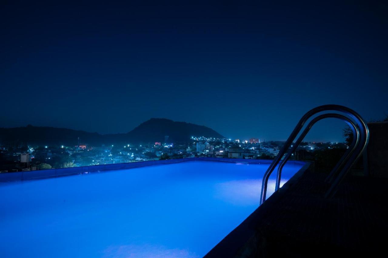 Hotel Tripli Udajpur Zewnętrze zdjęcie