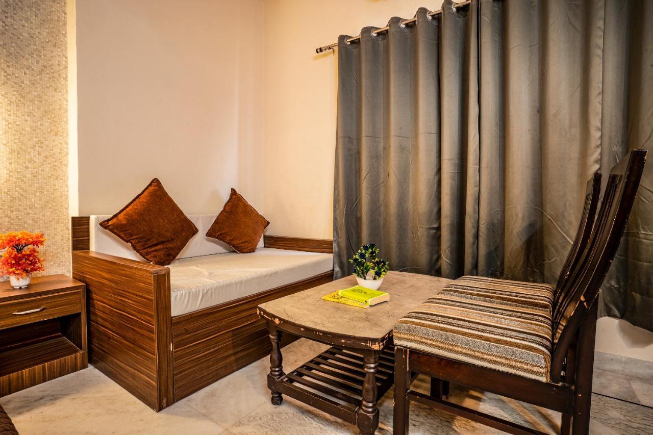 Hotel Tripli Udajpur Zewnętrze zdjęcie