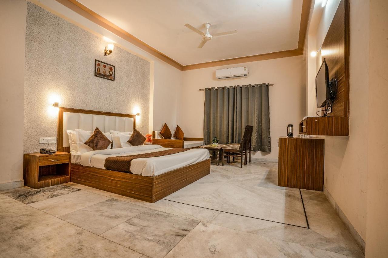 Hotel Tripli Udajpur Zewnętrze zdjęcie
