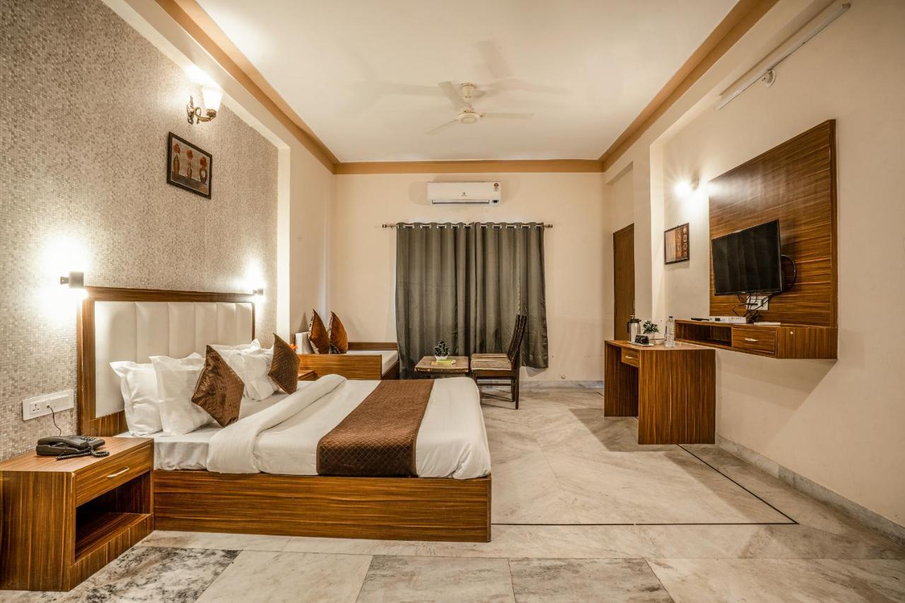 Hotel Tripli Udajpur Zewnętrze zdjęcie