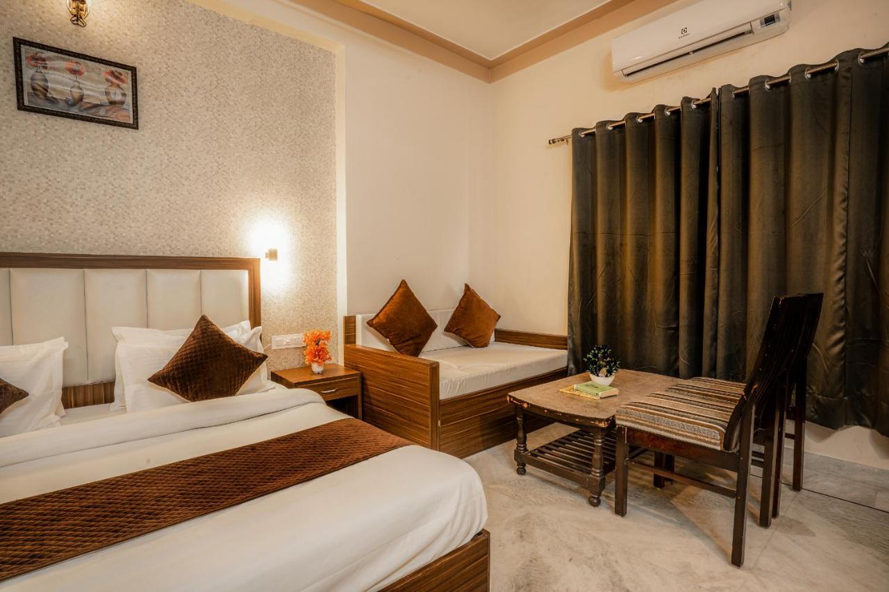 Hotel Tripli Udajpur Zewnętrze zdjęcie